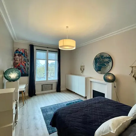 Dans Luxueux * Paris